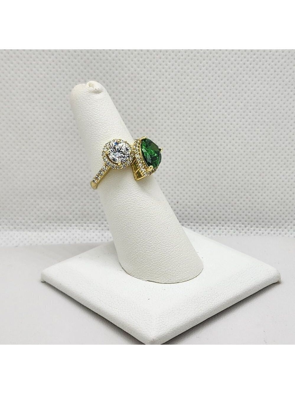 Brand New Sterling Silver 925 Green White Gemstone Ring